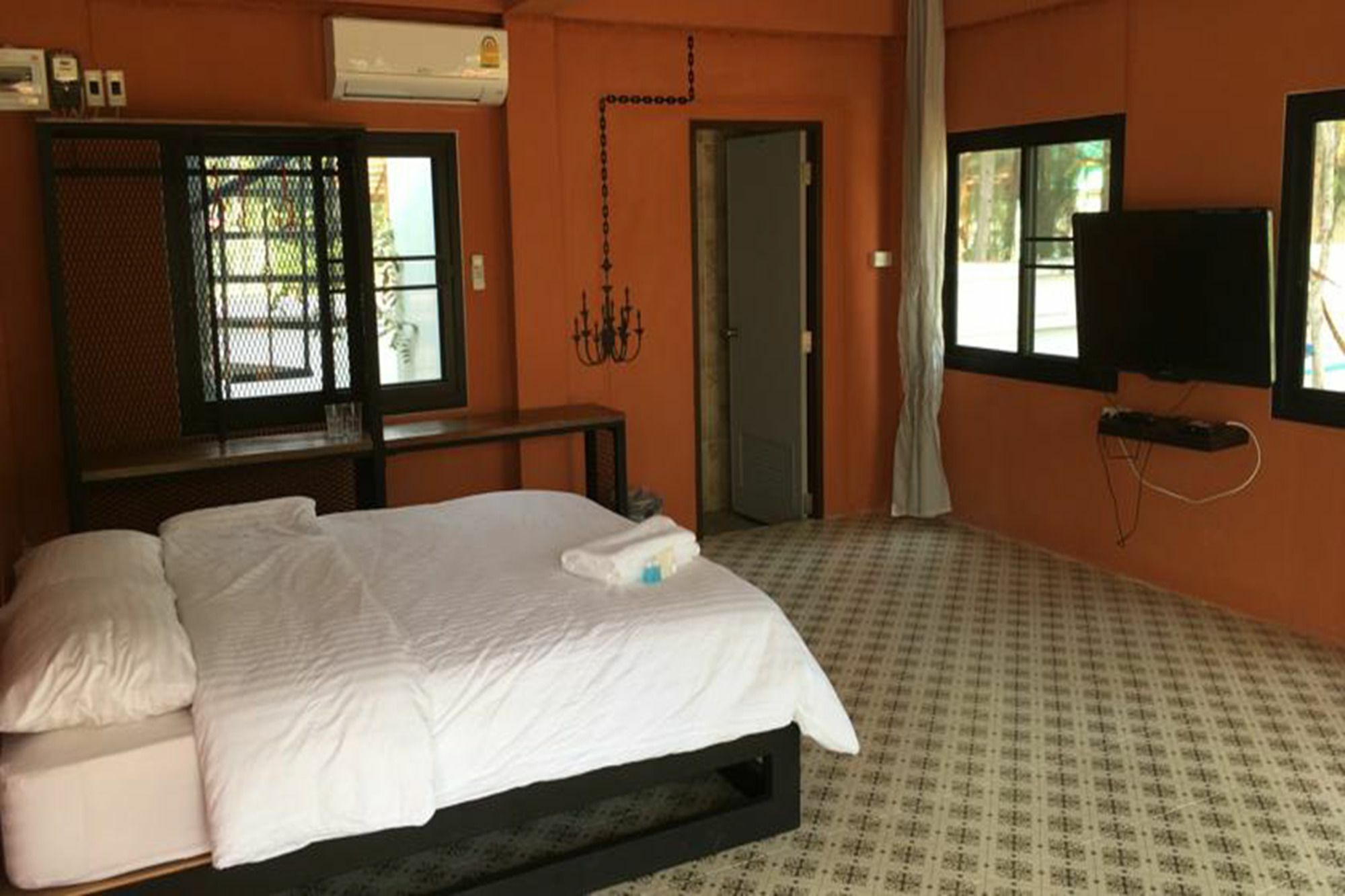 Phutara Accomodation 차암 외부 사진